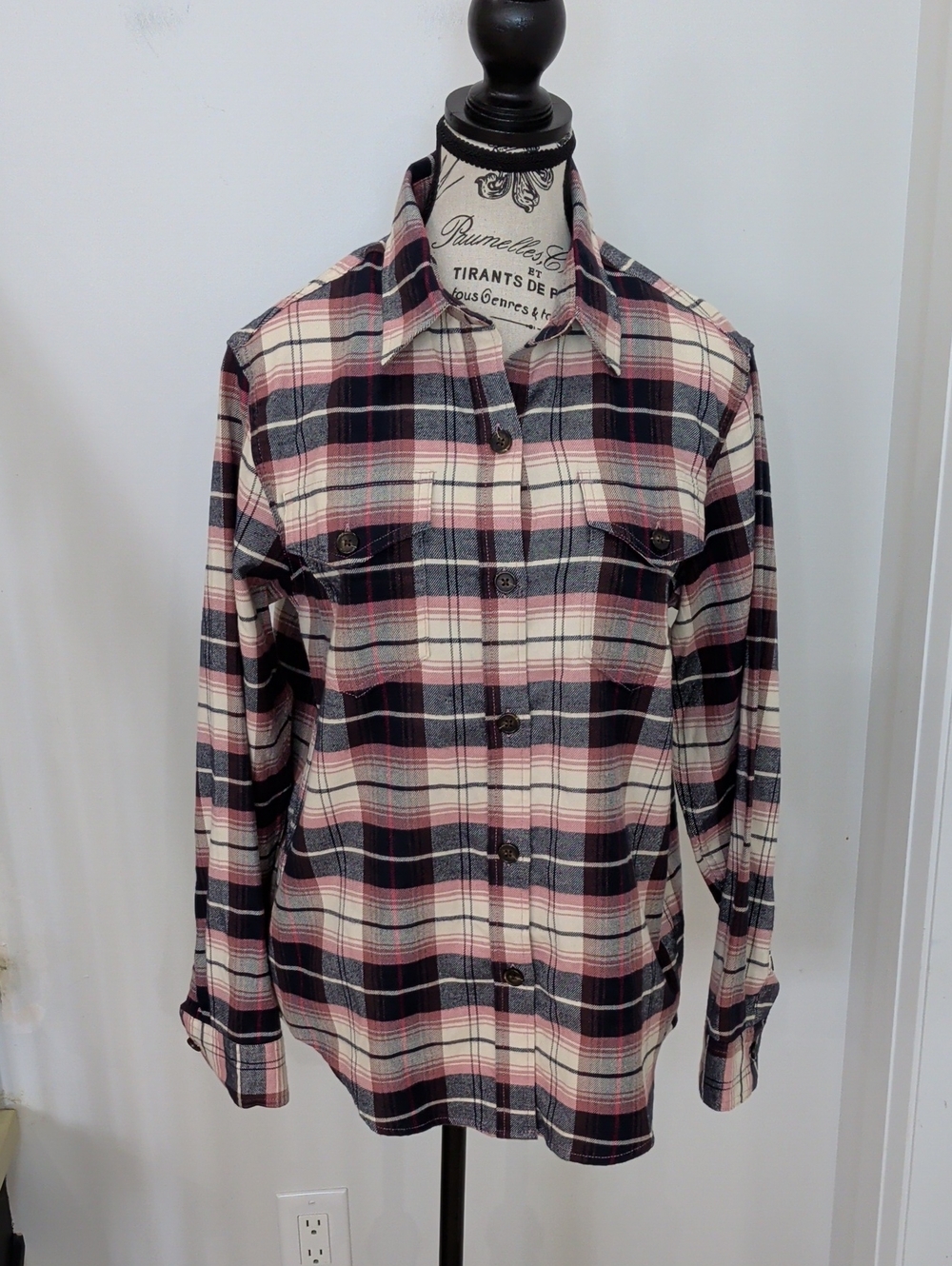 TILLEY | Women's Pink/Navy Soft Flannel Button Down Long Sleeved Plaid Shirt
